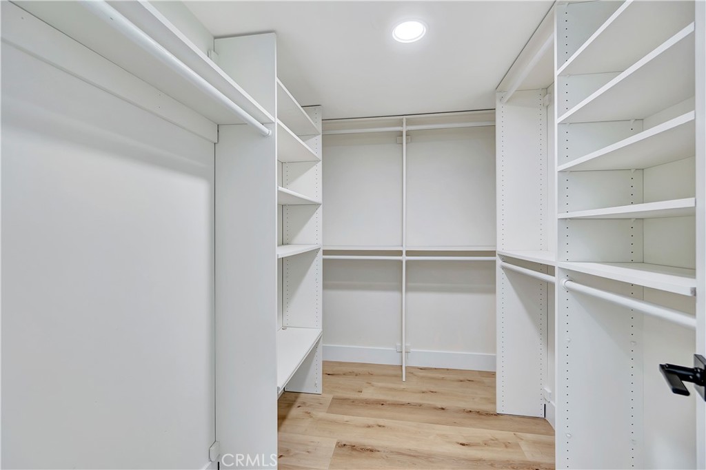 19455 Riverdale Lane