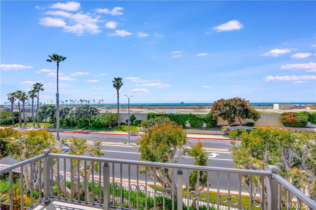 19455 Riverdale Lane