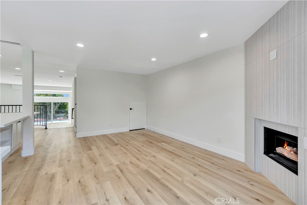 19455 Riverdale Lane