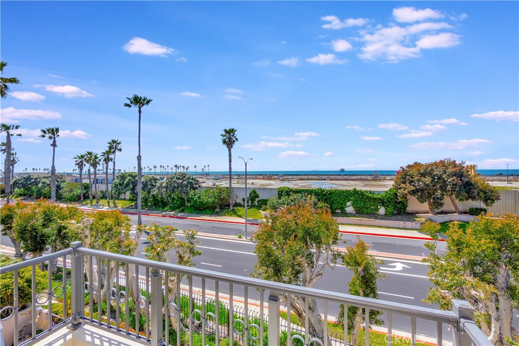 19455 Riverdale Lane