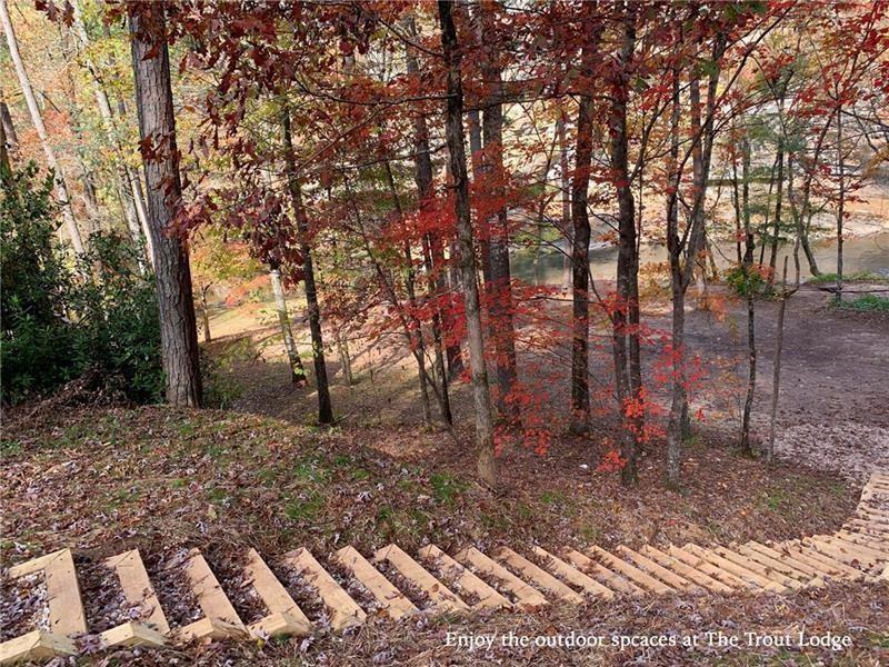 1025 Raccoon Ridge Road