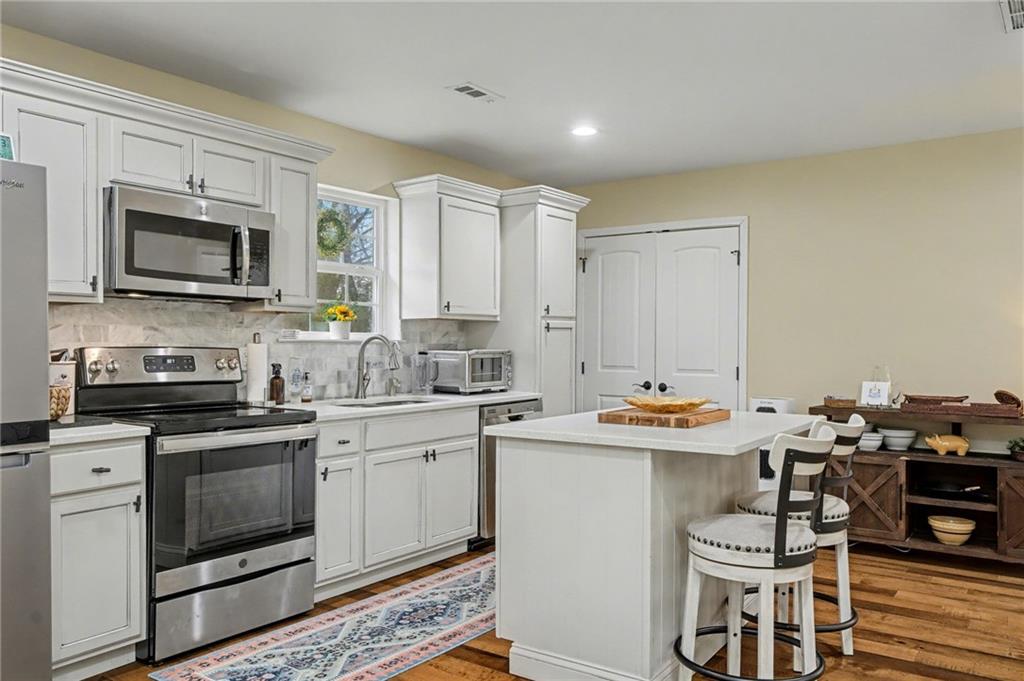 4843 Calhoun Road NE