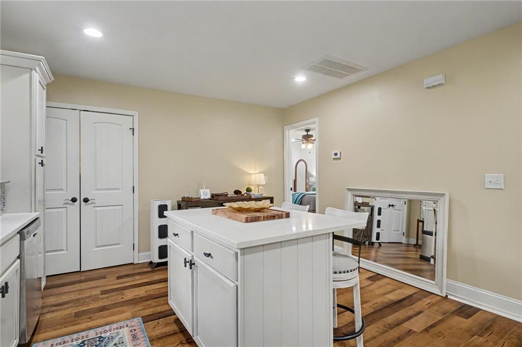 4843 Calhoun Road NE