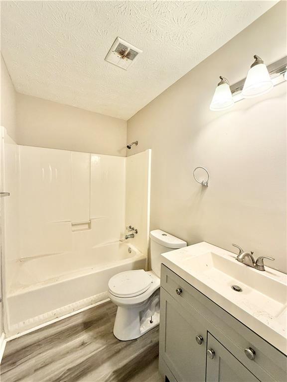 1042 Ascot Court