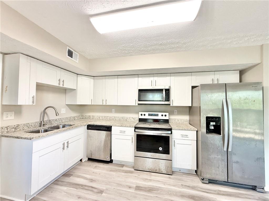 1042 Ascot Court