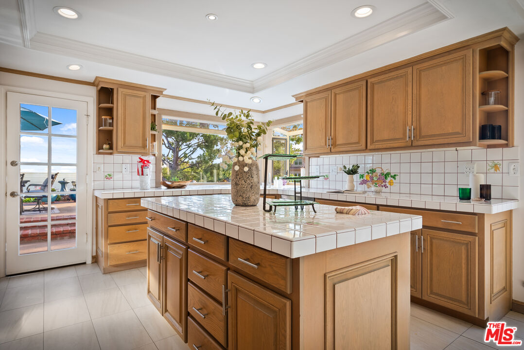 23255 W Paloma Blanca Dr