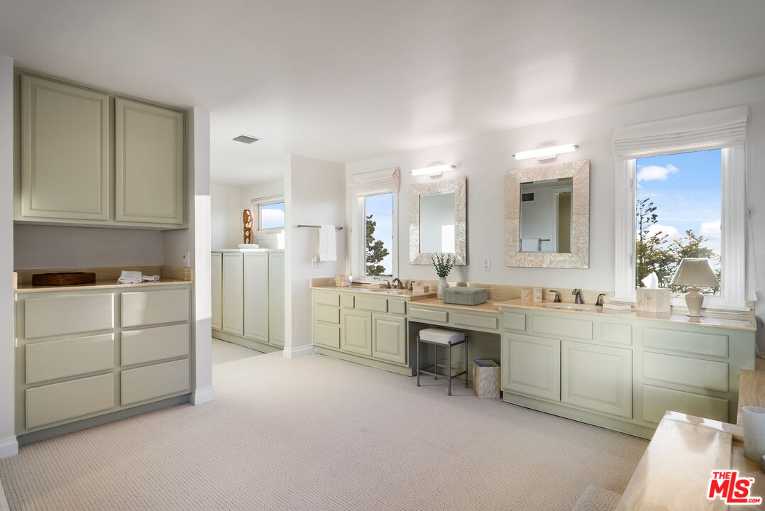 23255 W Paloma Blanca Dr