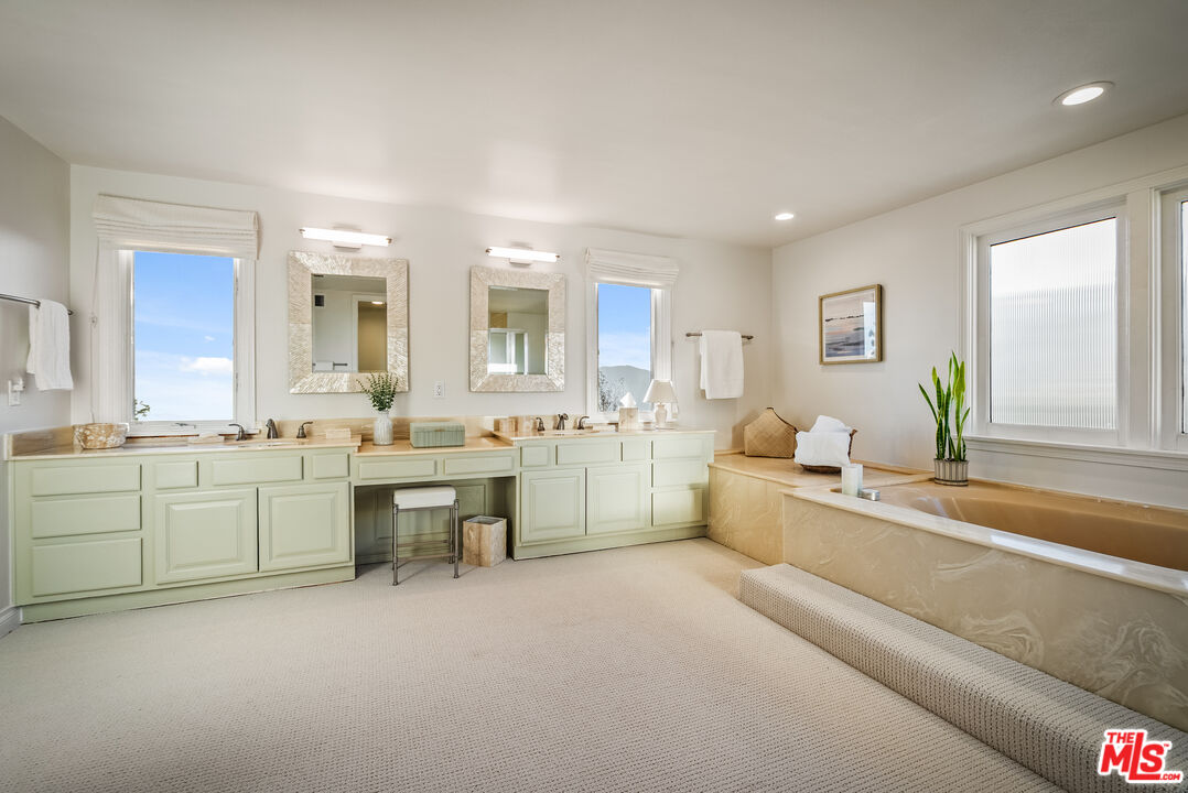 23255 W Paloma Blanca Dr