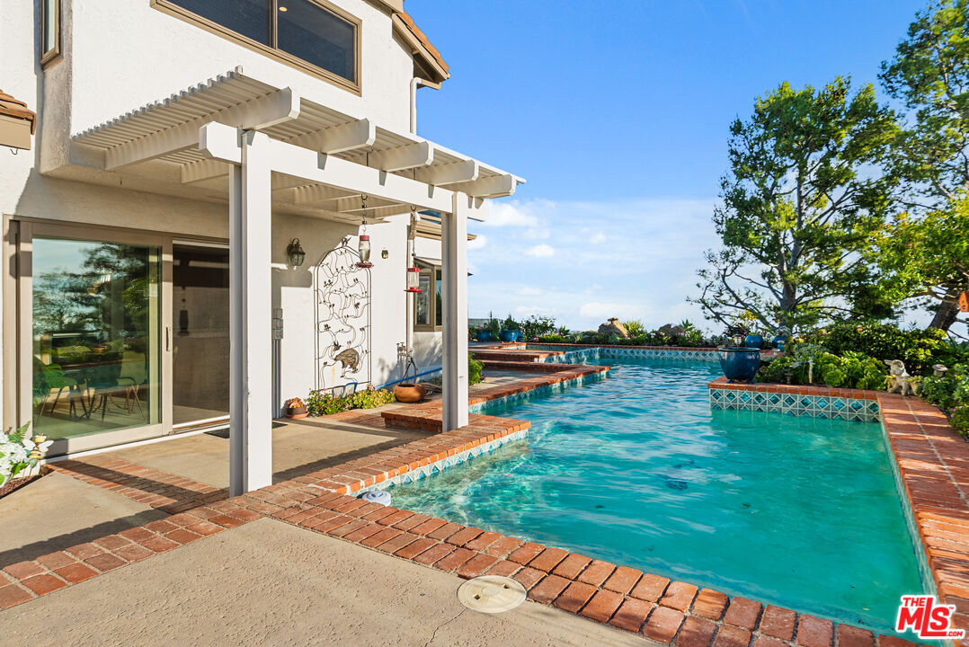 23255 W Paloma Blanca Dr