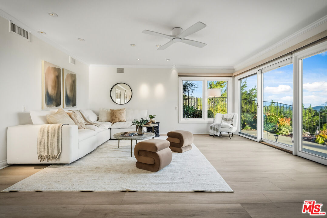 23255 W Paloma Blanca Dr