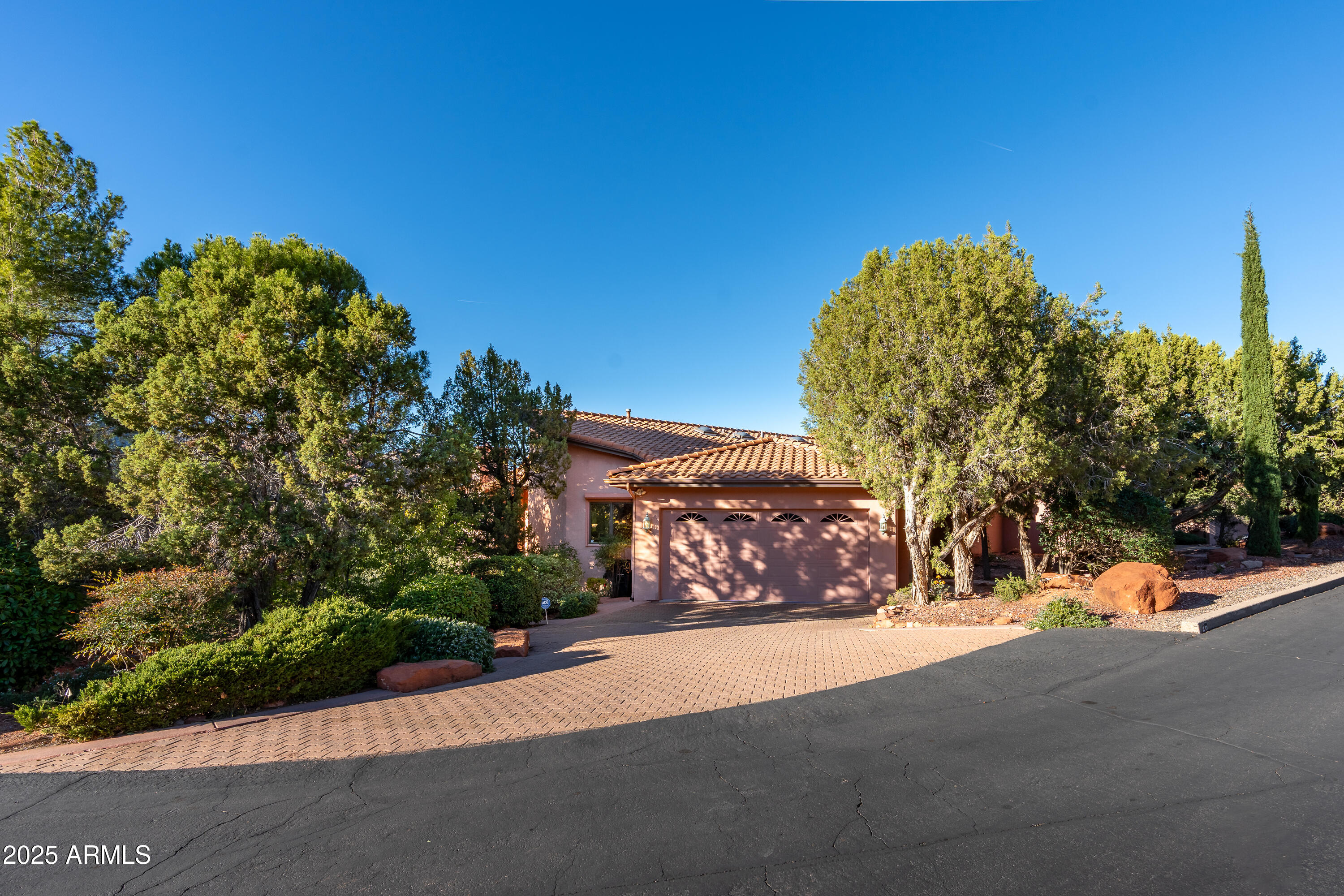 26 E COURTNEY Circle