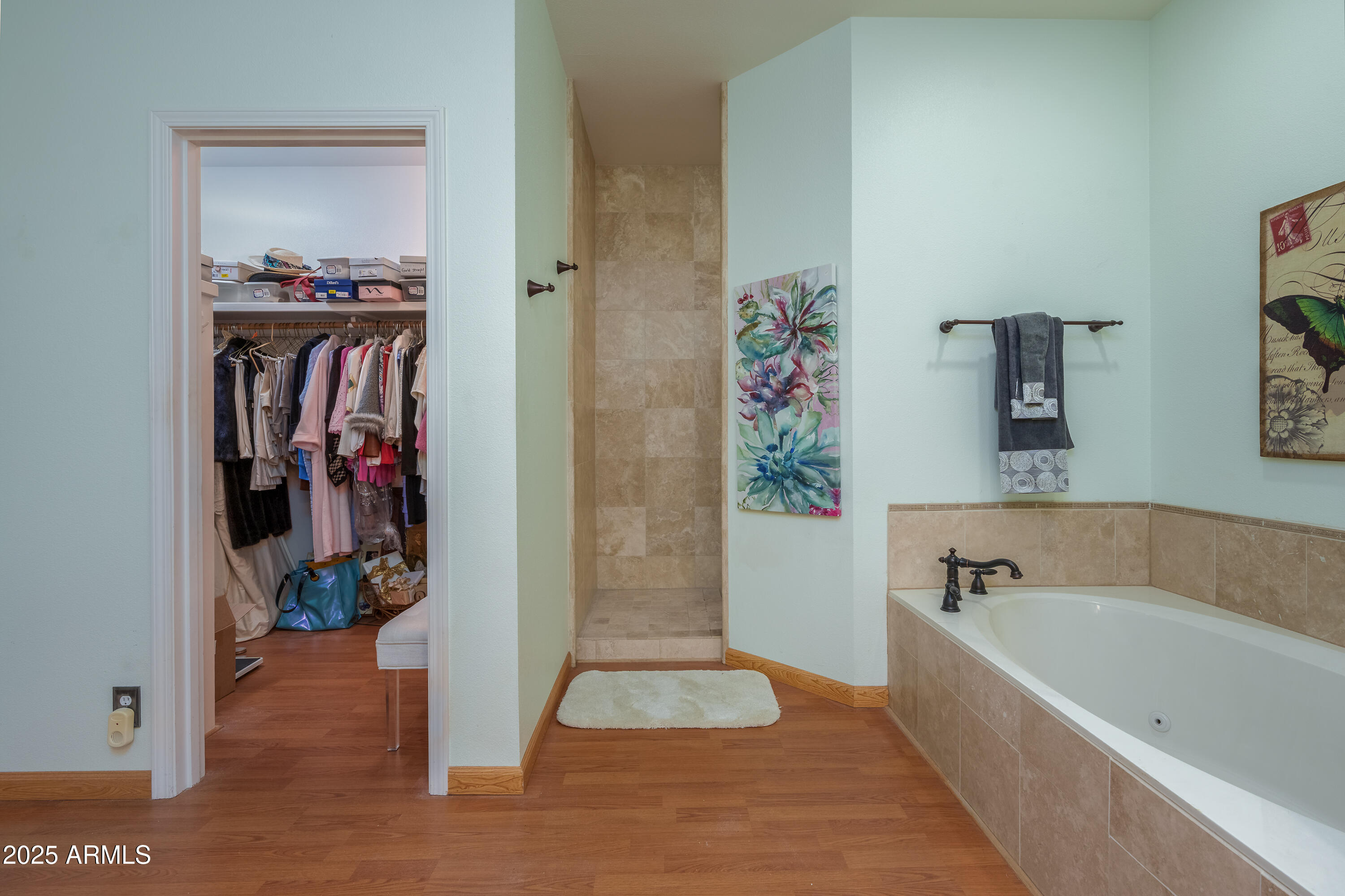 26 E COURTNEY Circle