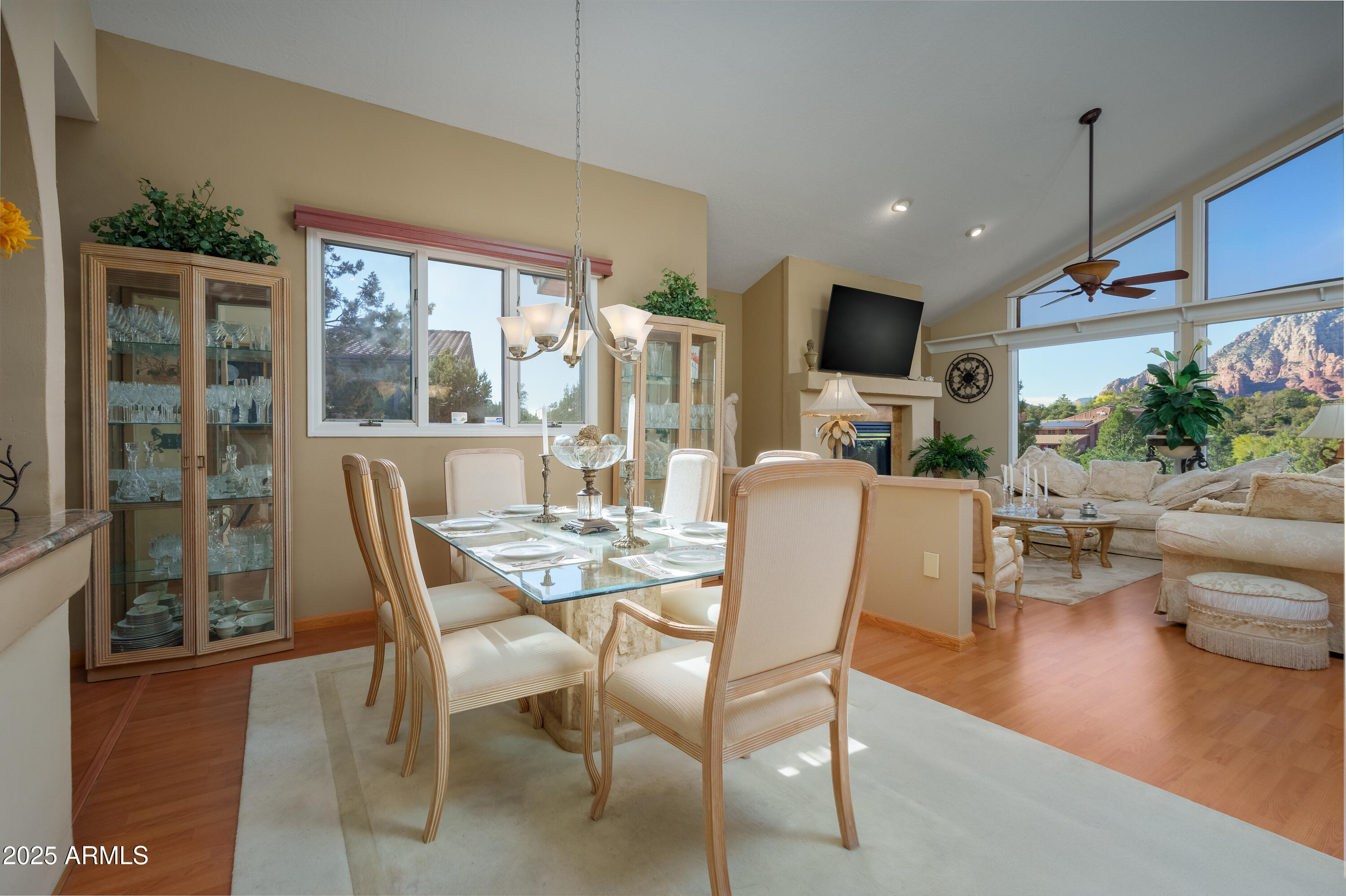 26 E COURTNEY Circle