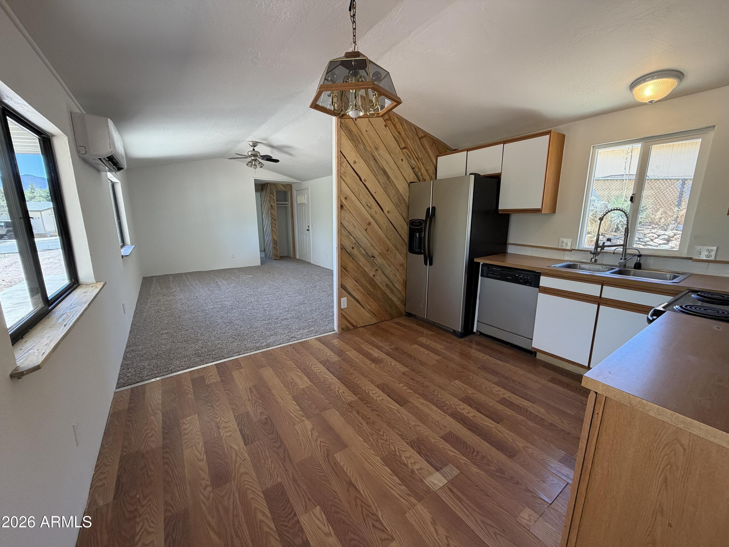 3556 E GRAND VIEW Drive
