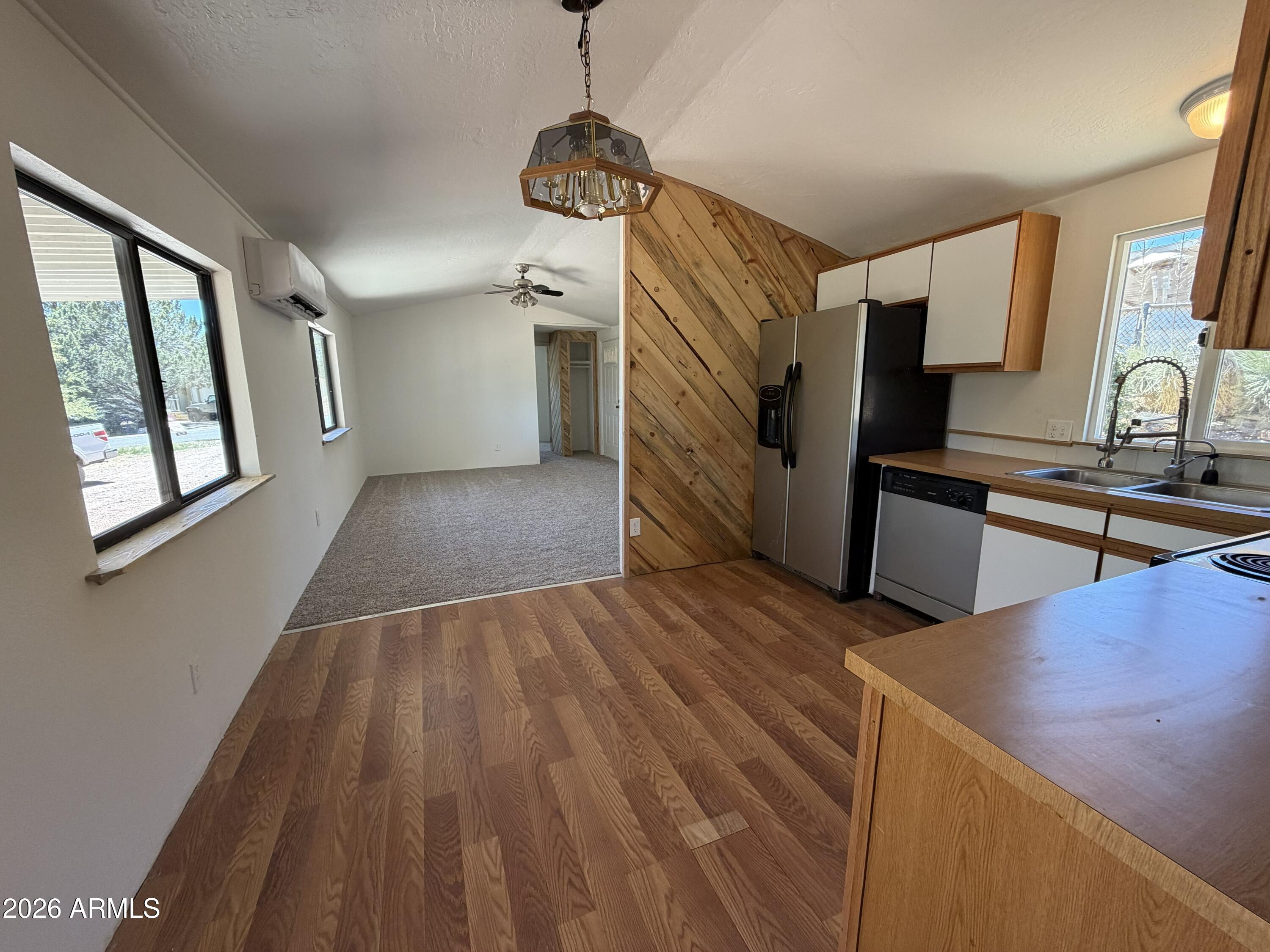 3556 E GRAND VIEW Drive