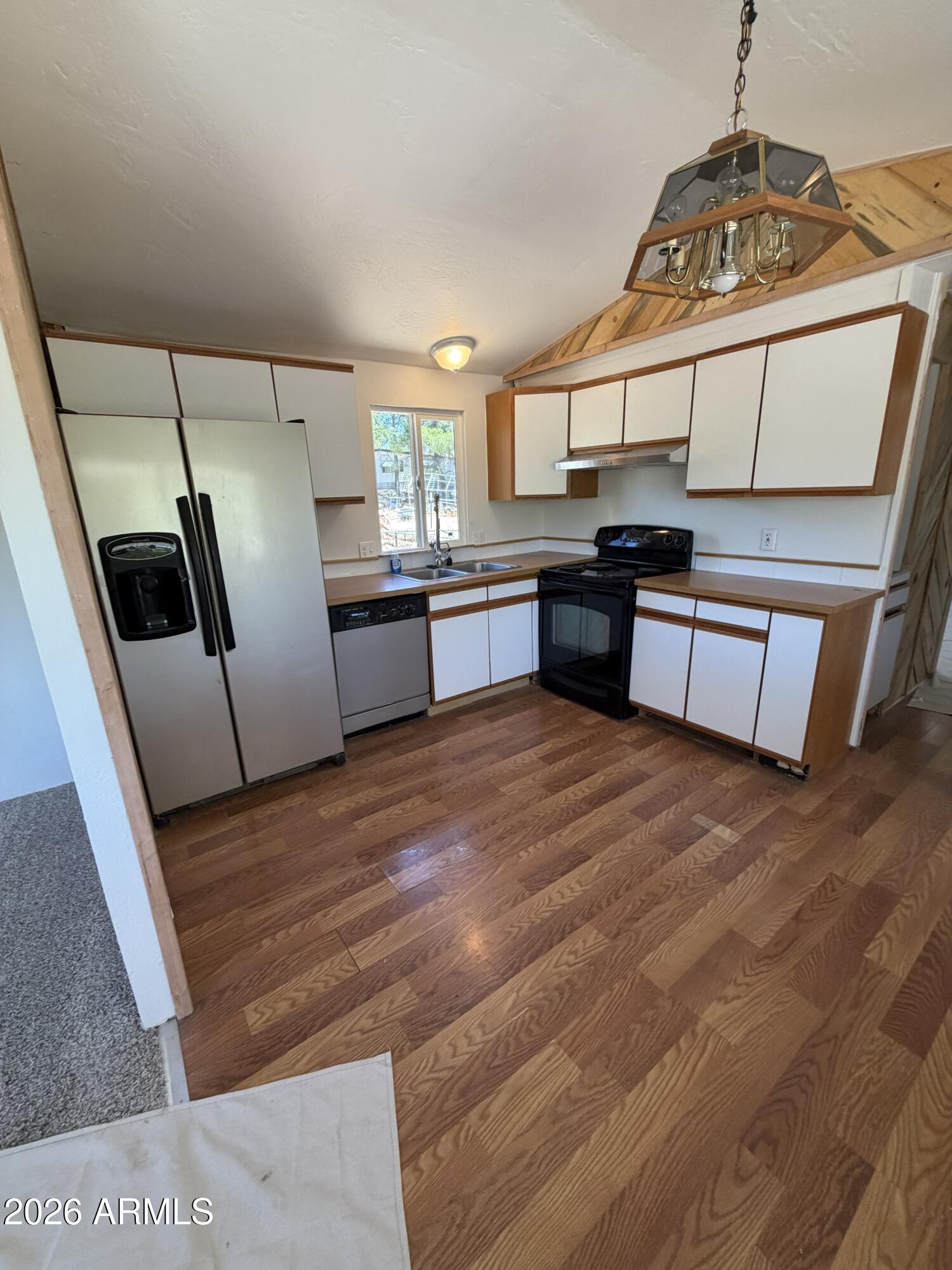 3556 E GRAND VIEW Drive