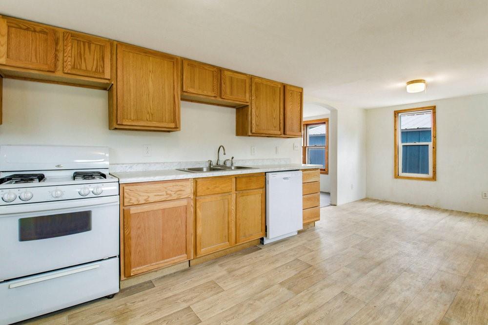 418 W Railroad Avenue