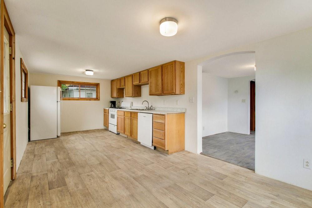 418 W Railroad Avenue