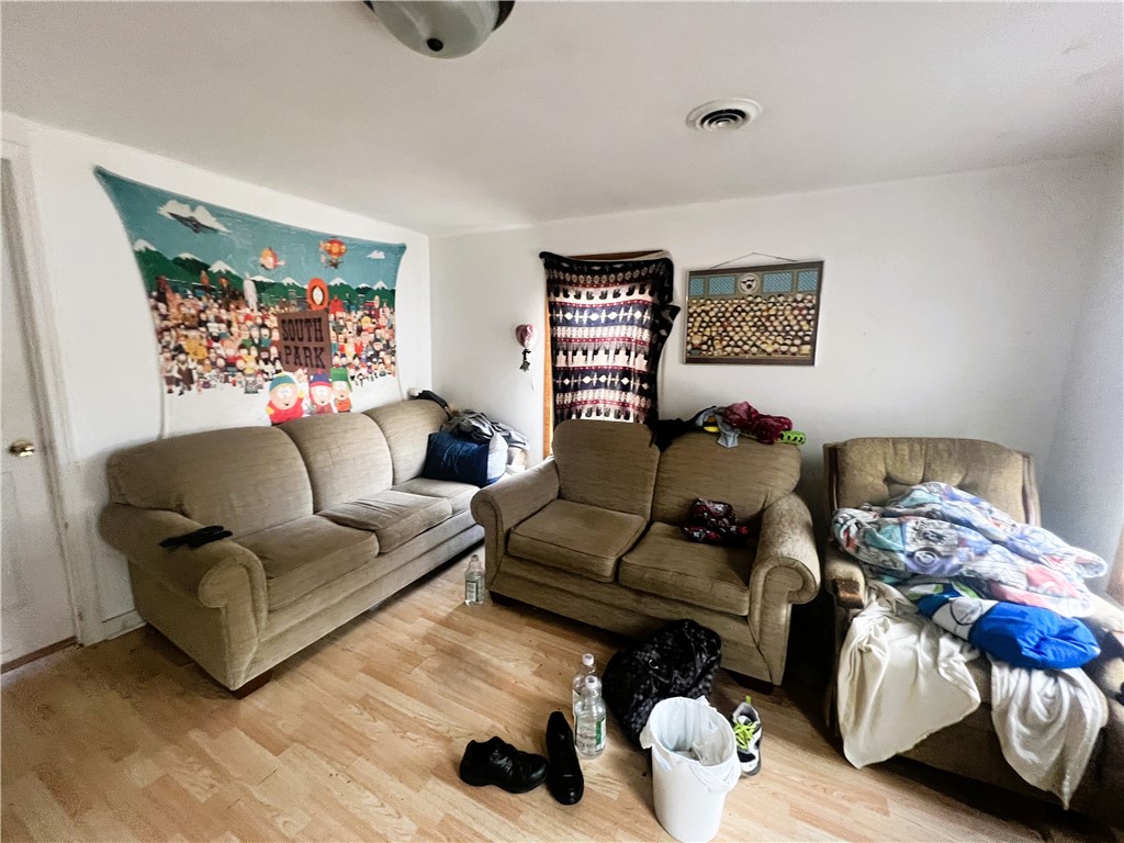 1108 & 1108.5 Menasha Avenue E