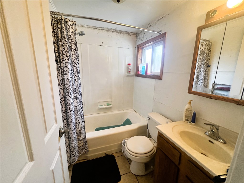1108 & 1108.5 Menasha Avenue E