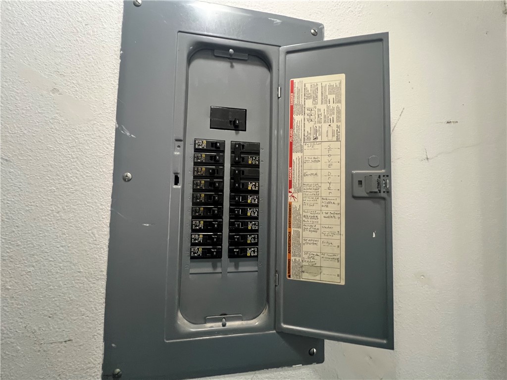 1108 & 1108.5 Menasha Avenue E