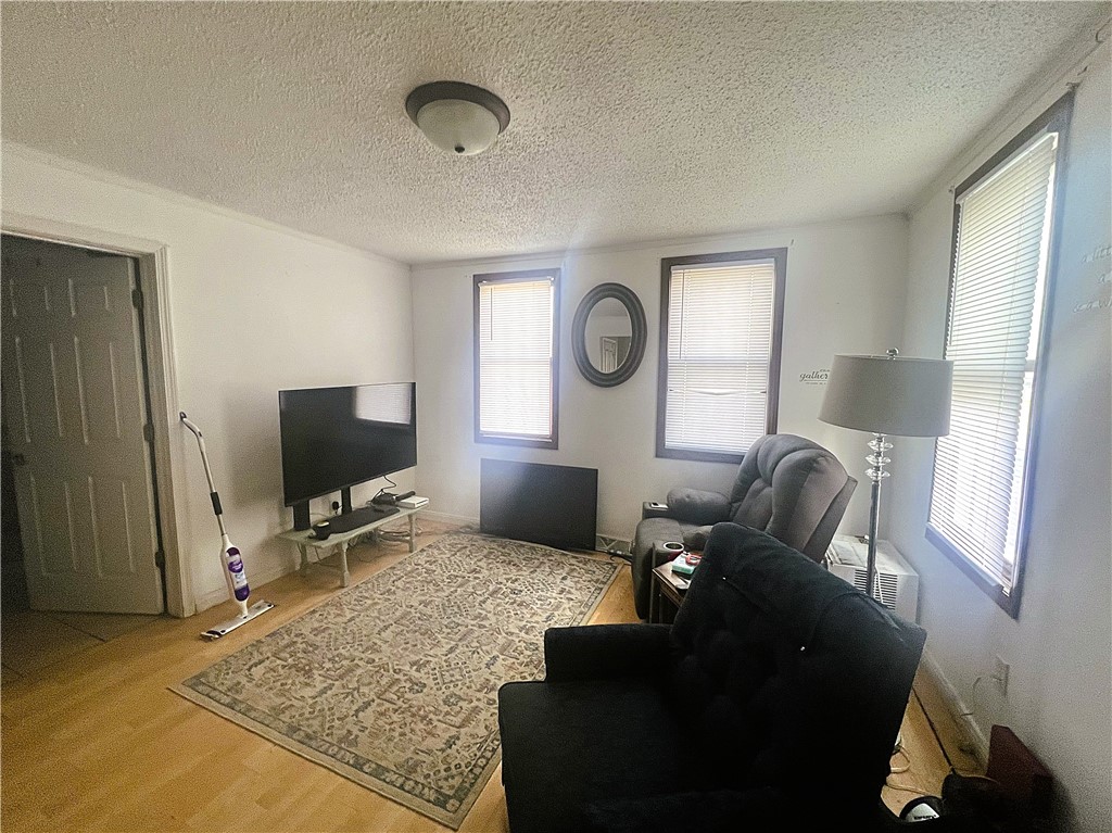 1108 & 1108.5 Menasha Avenue E