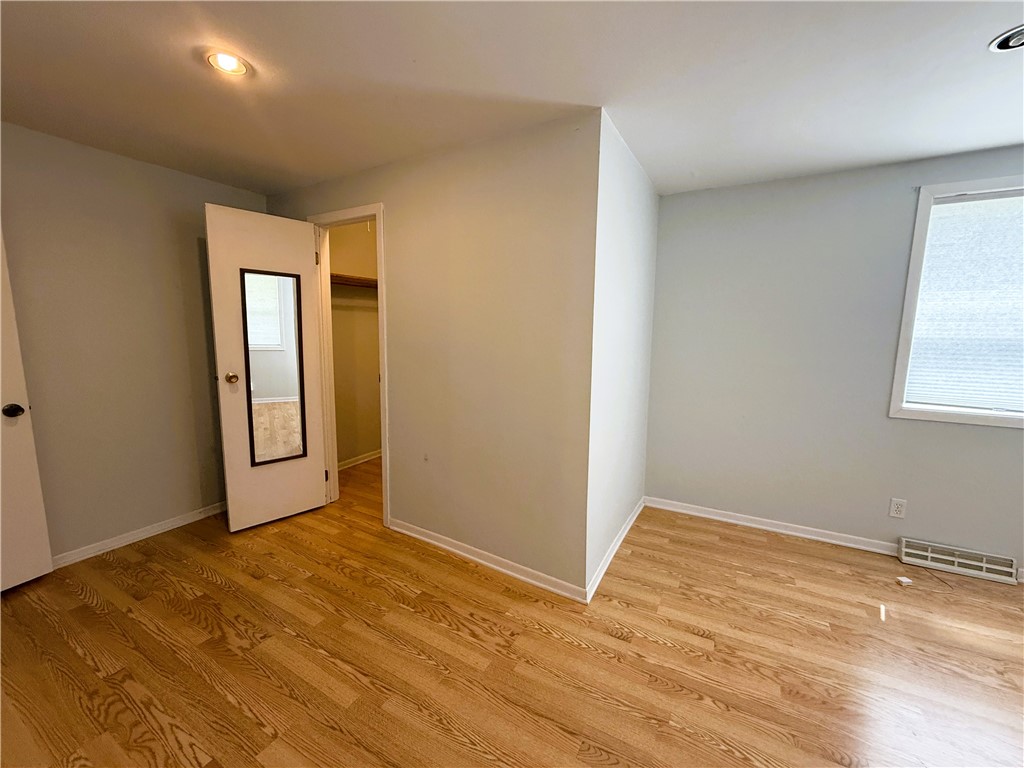 319 E 11th Street S