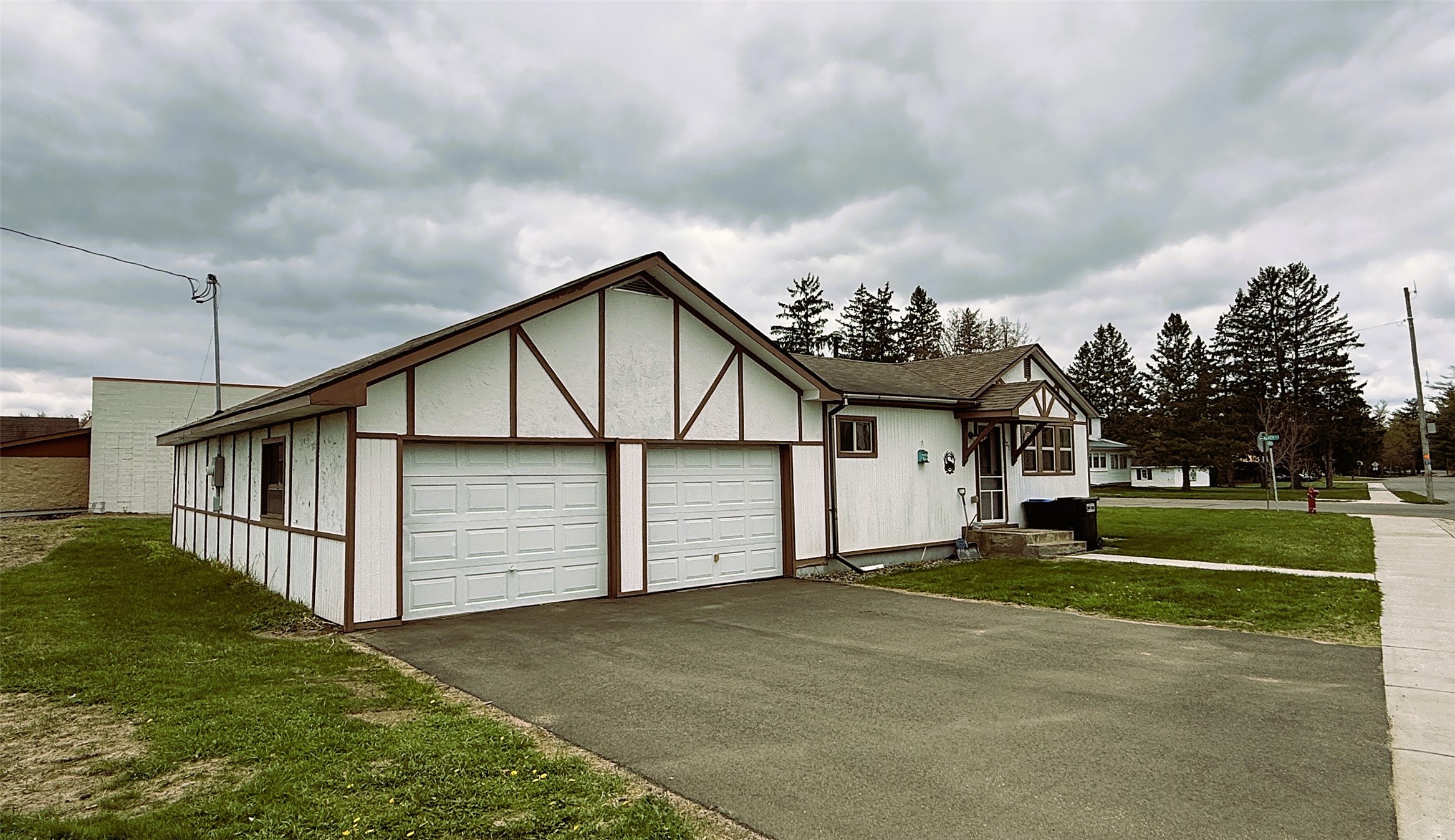 123 W River Avenue