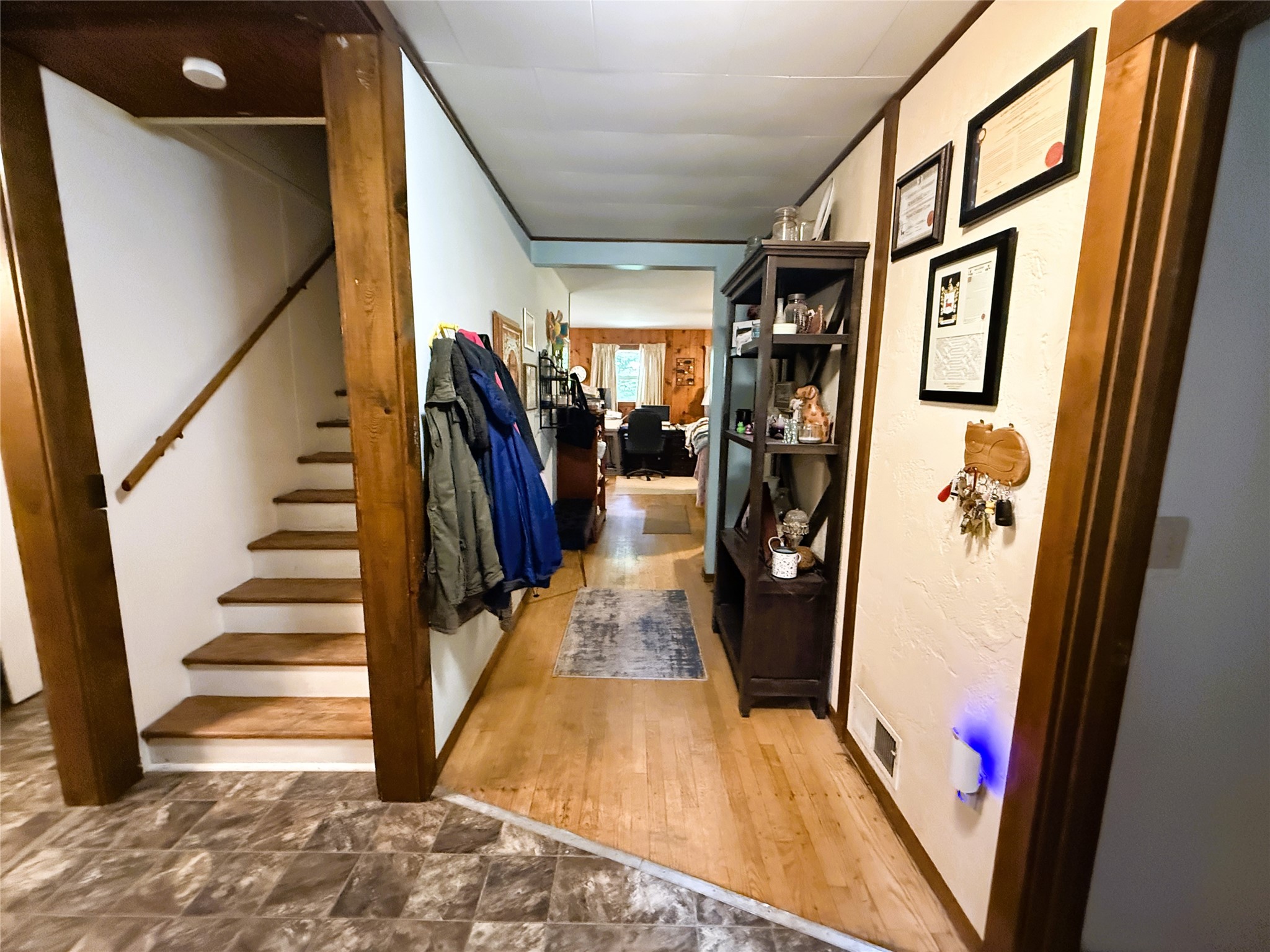 1013 W 5th Street N