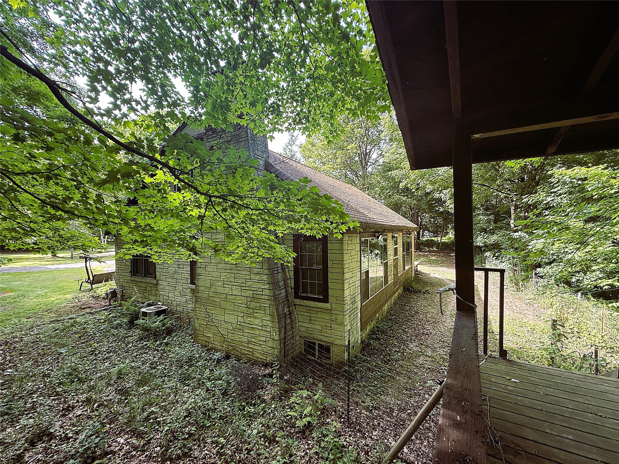1013 W 5th Street N