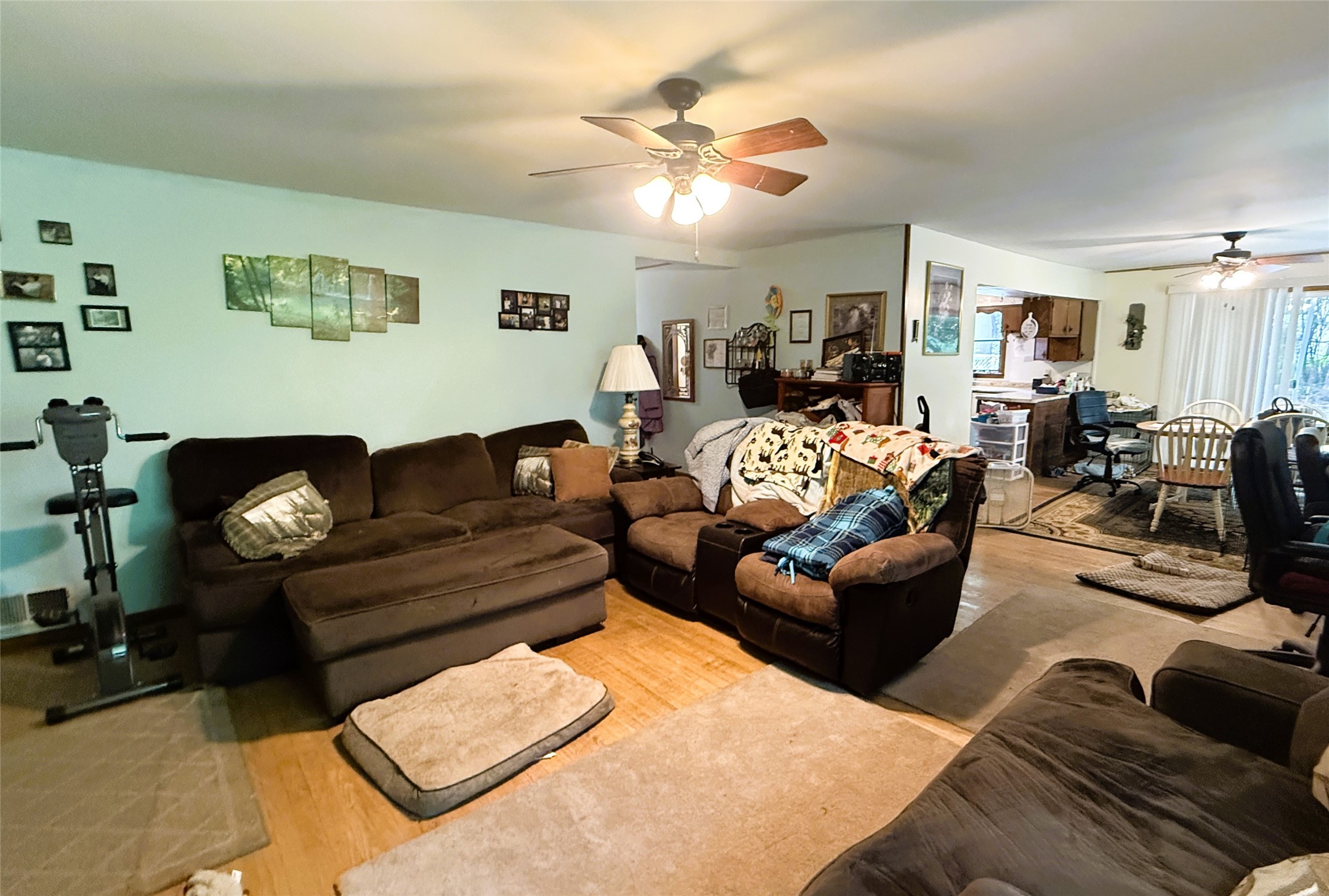 1013 W 5th Street N