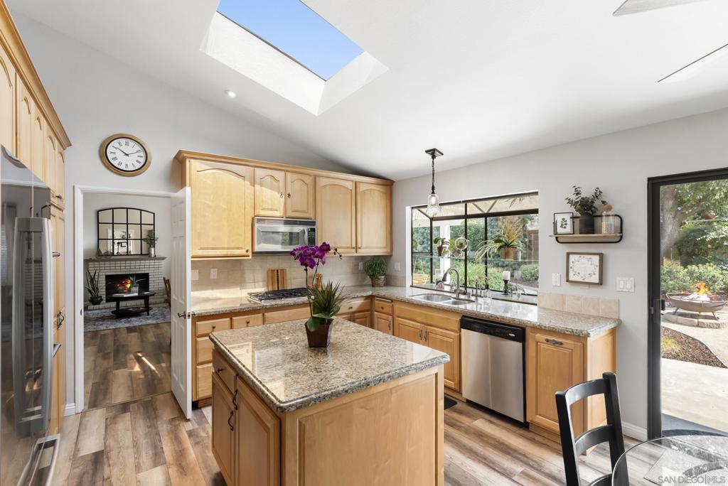 1630 Candlelight Gln