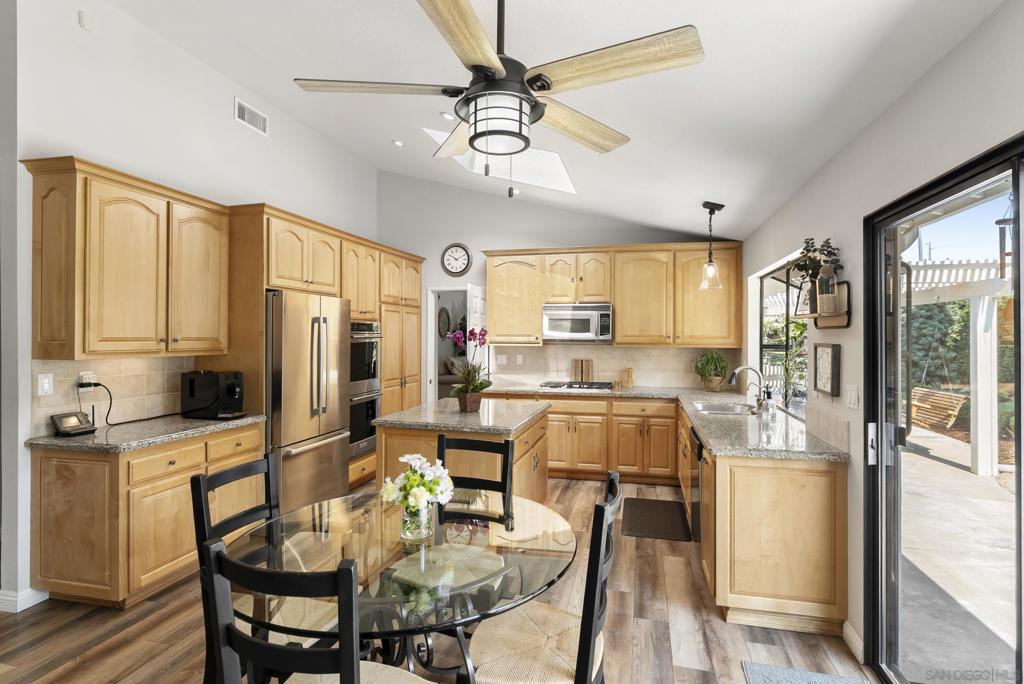 1630 Candlelight Gln