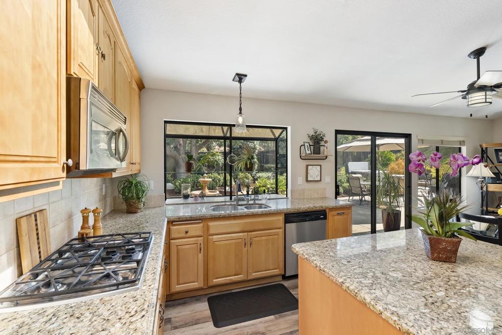 1630 Candlelight Gln