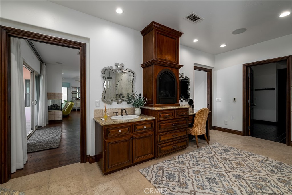 22986 Gray Fox Drive