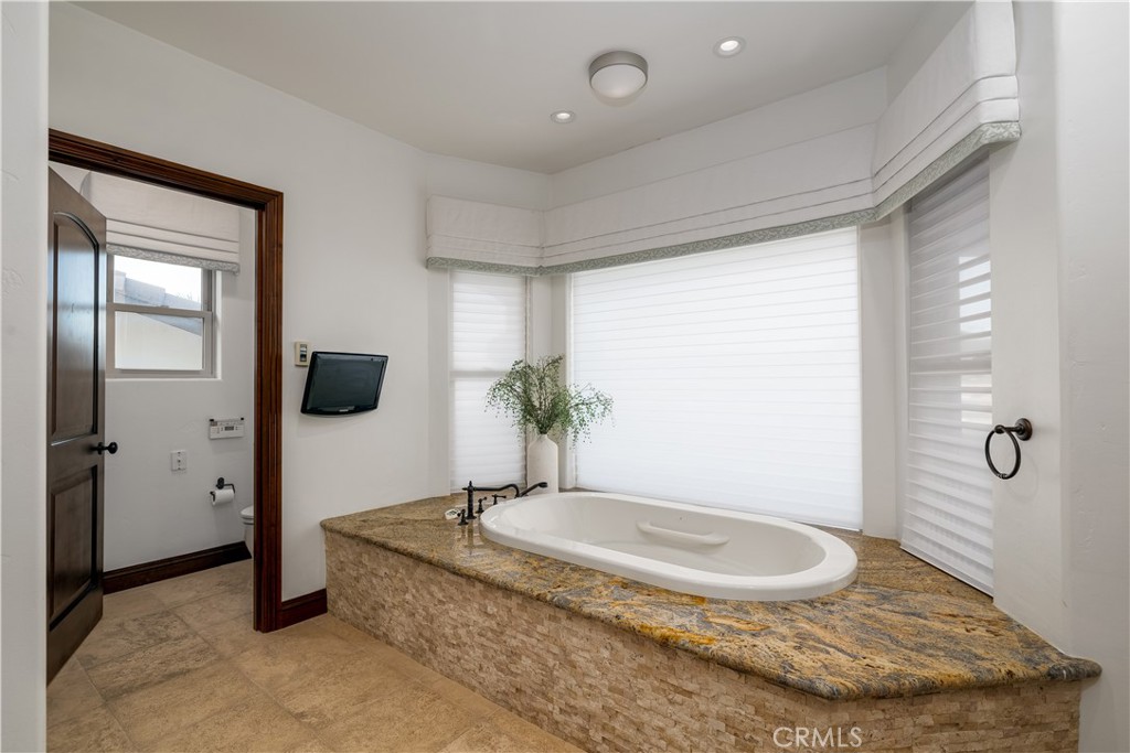 22986 Gray Fox Drive