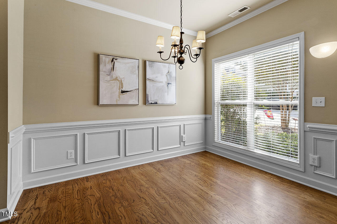 856 Queen City Crescent