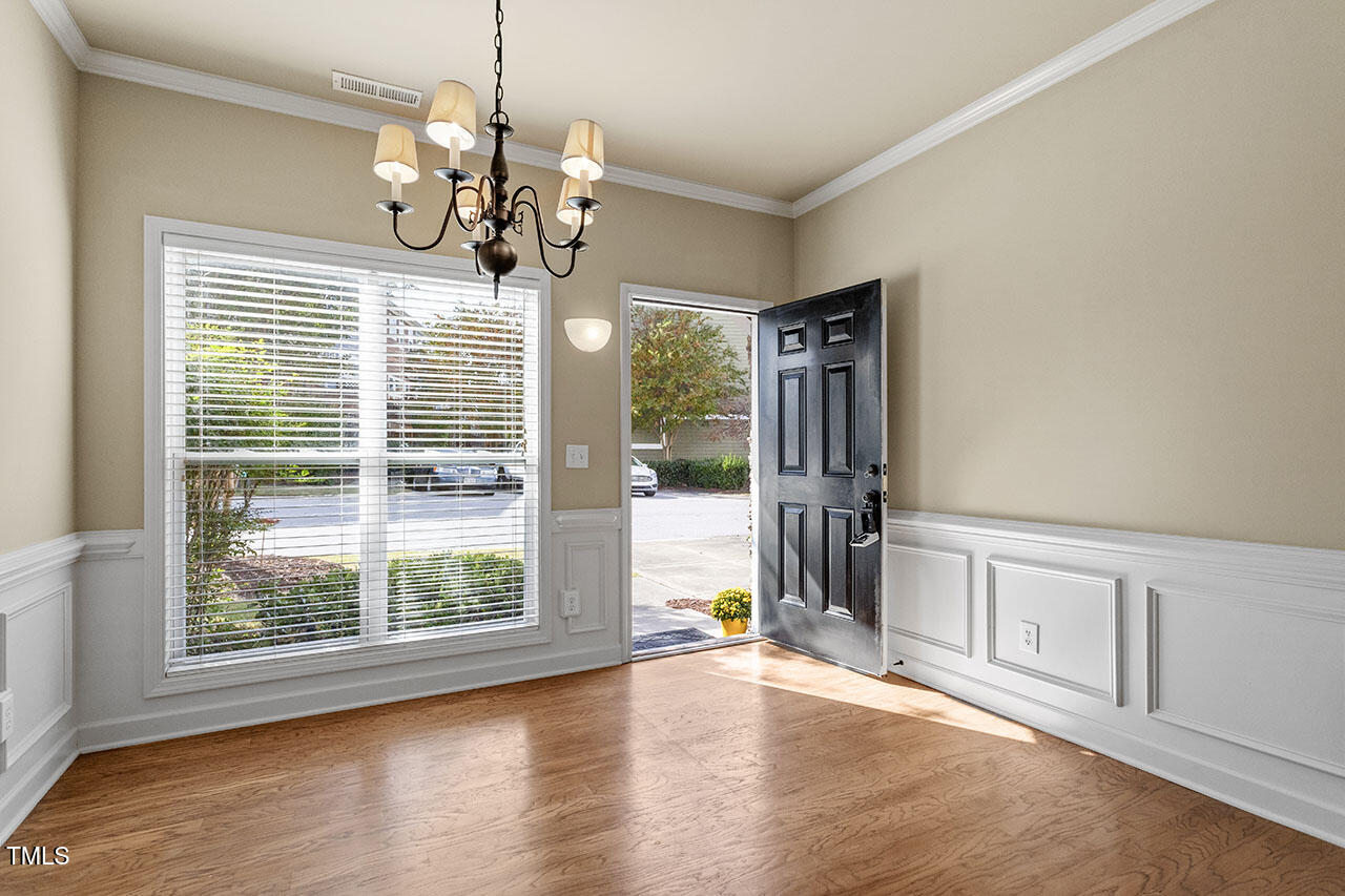 856 Queen City Crescent