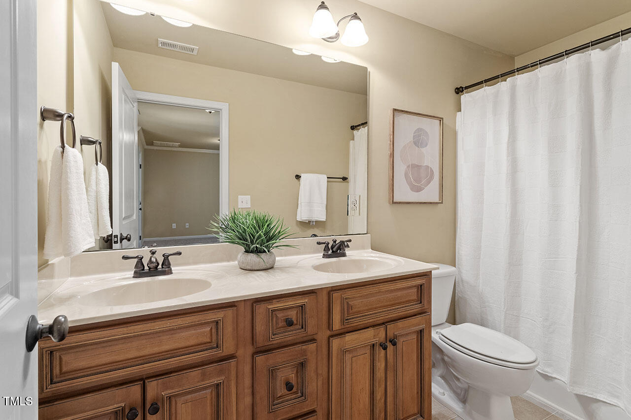 856 Queen City Crescent