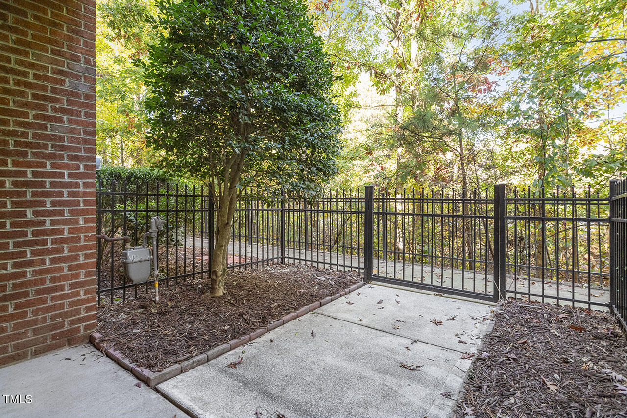 856 Queen City Crescent