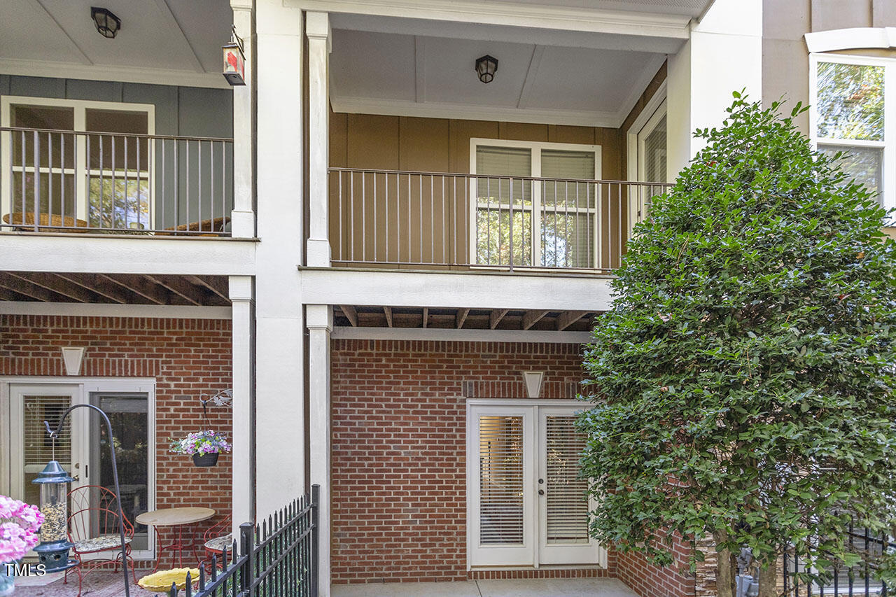 856 Queen City Crescent