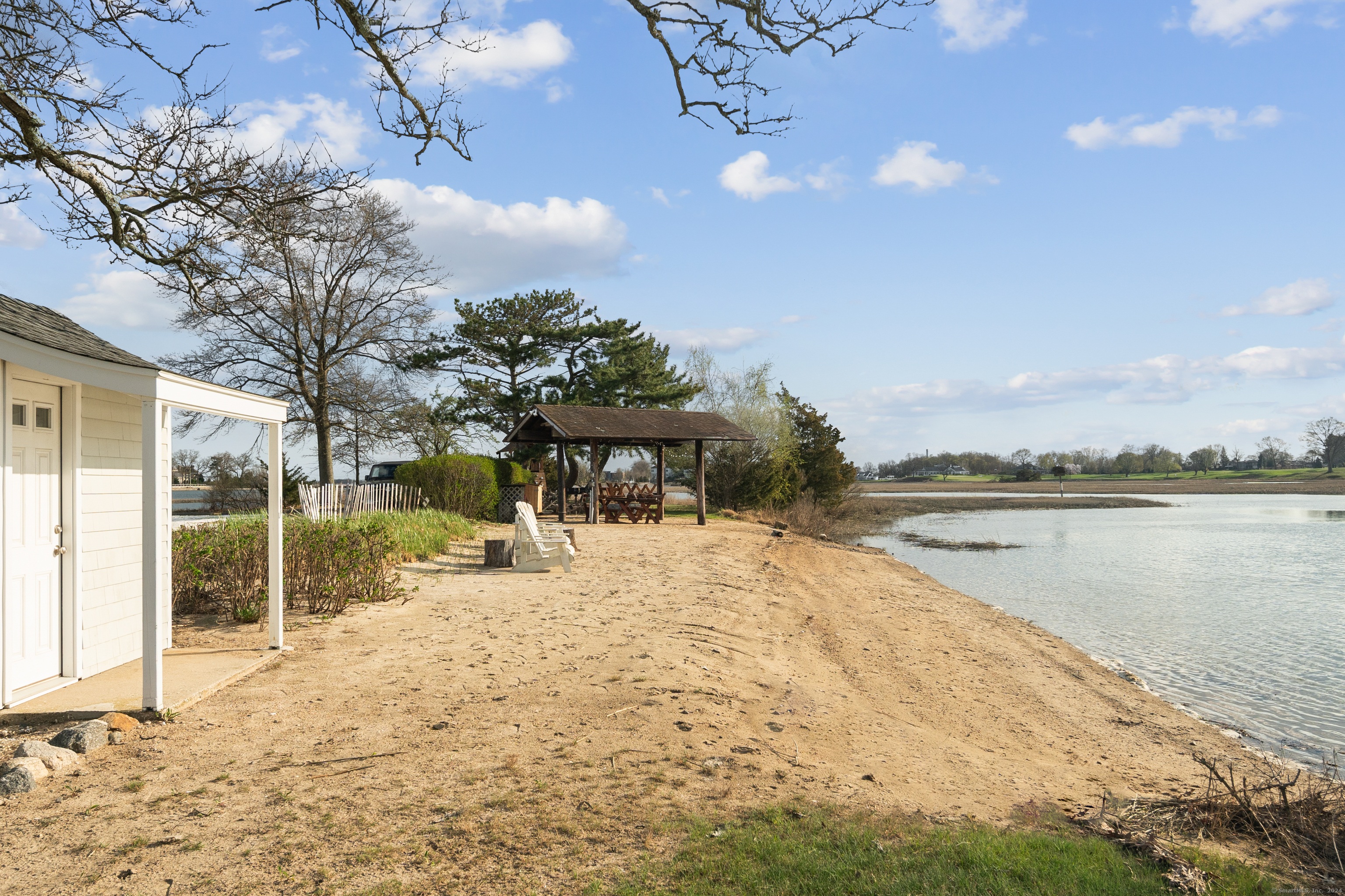 2 Norport Drive