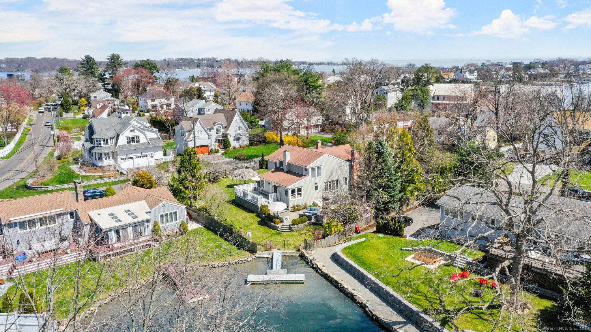 2 Norport Drive