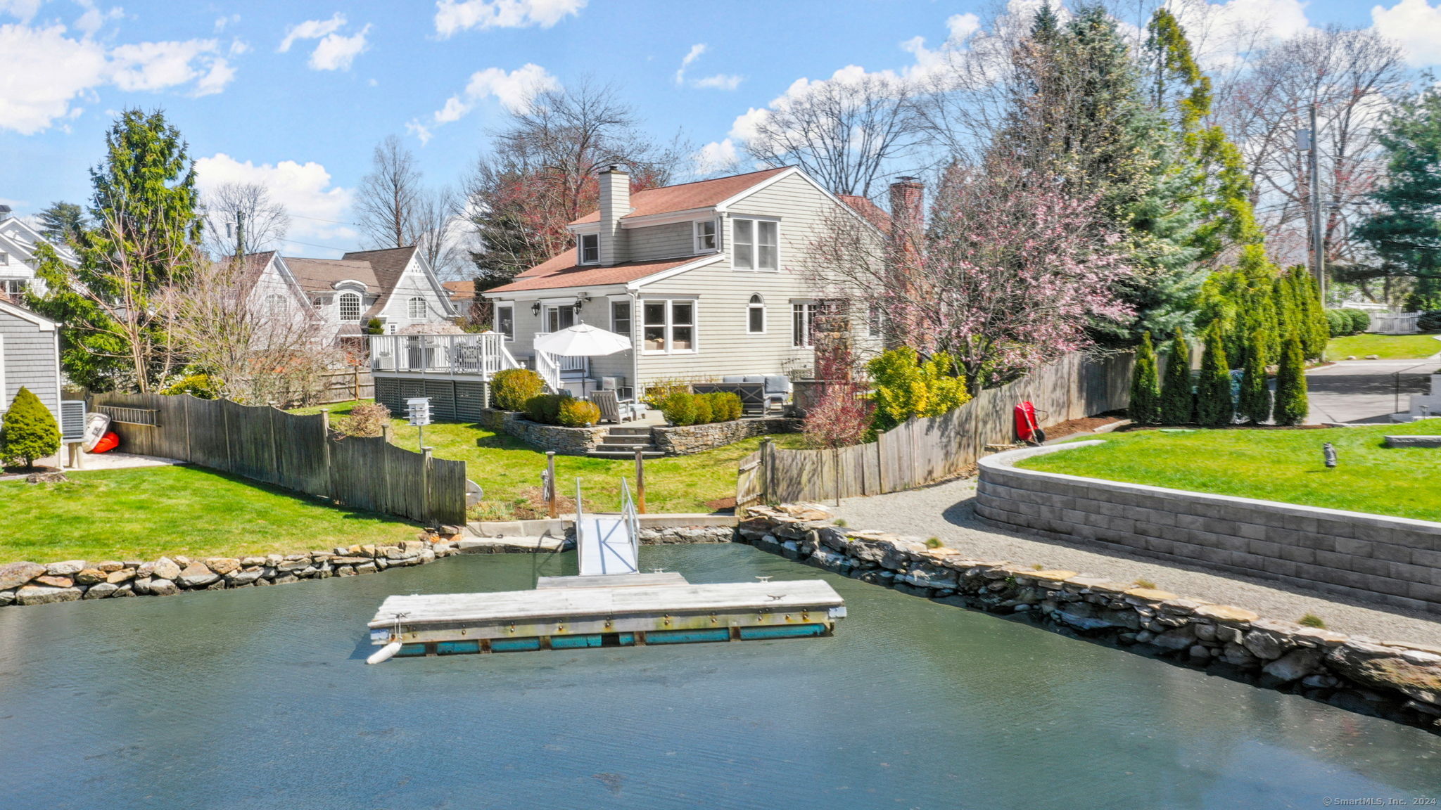 2 Norport Drive