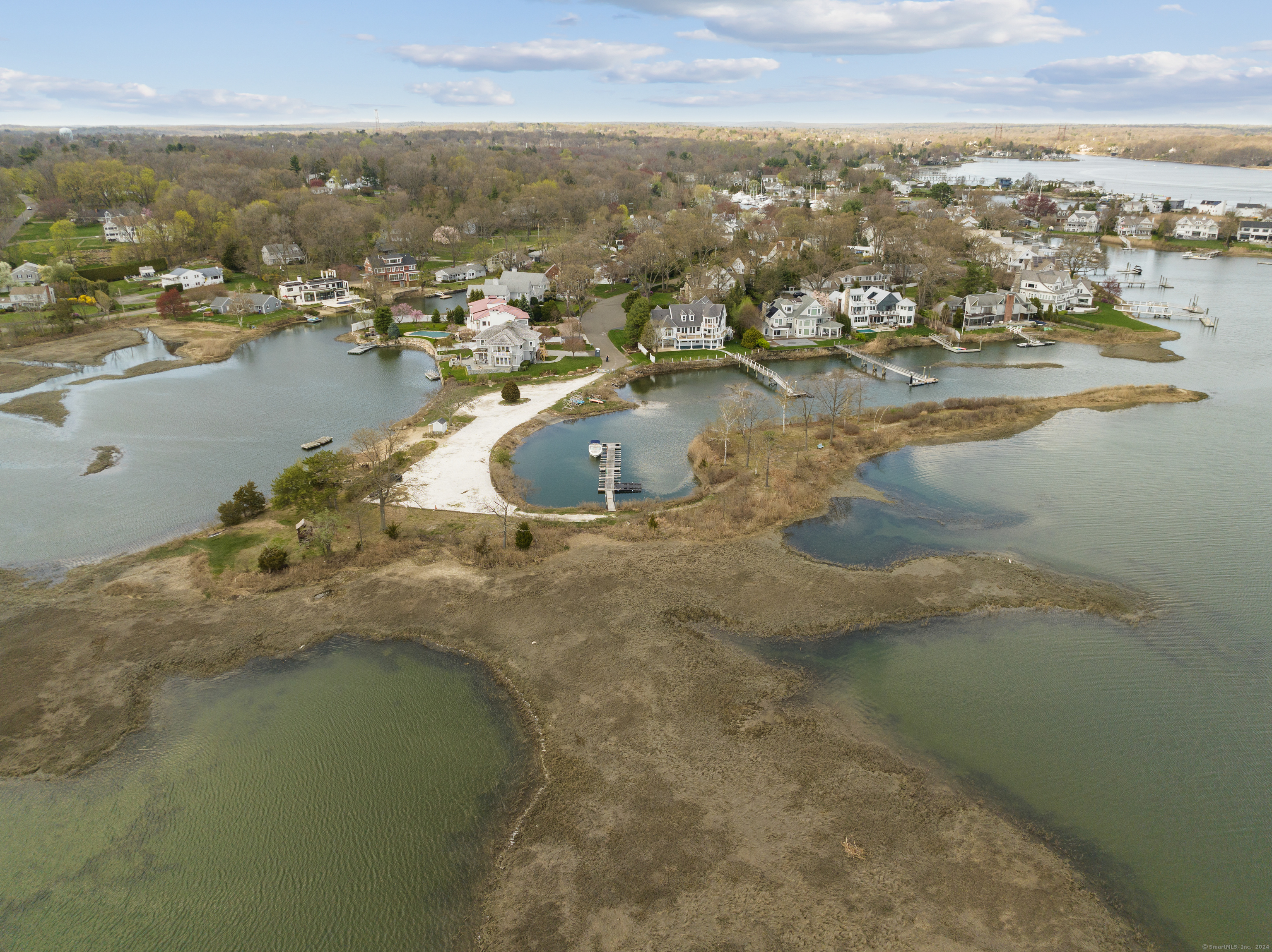 2 Norport Drive