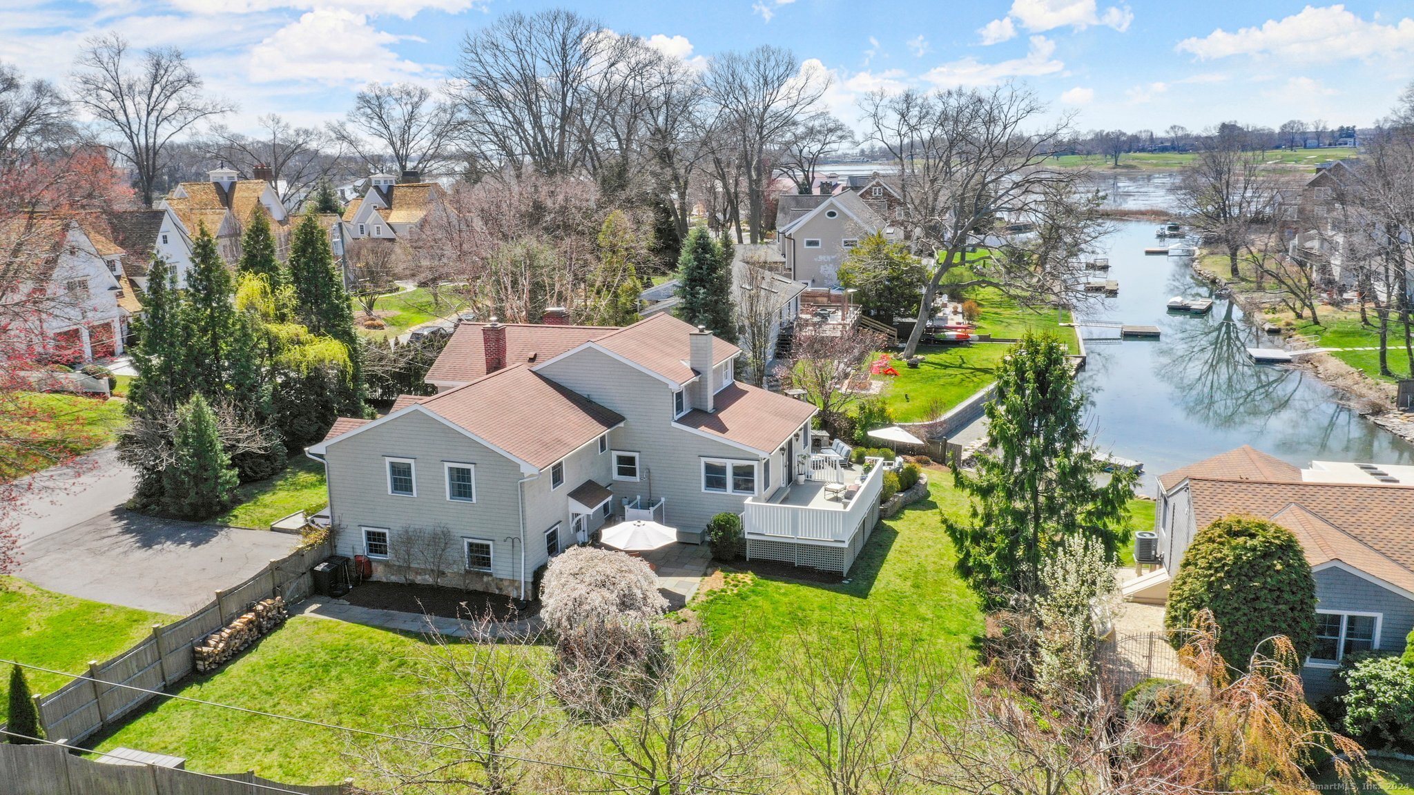 2 Norport Drive