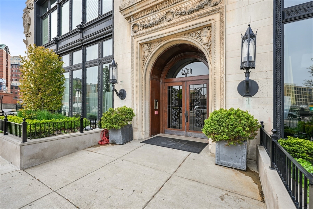 221 Columbus Ave # 301