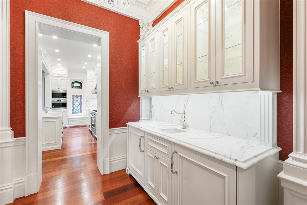 314 Commonwealth Ave # 2