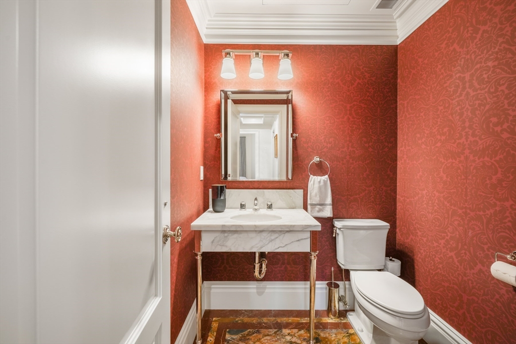 314 Commonwealth Ave # 2