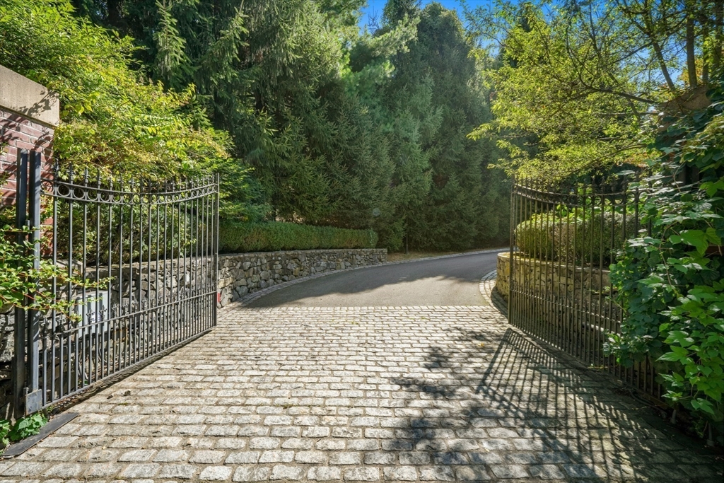 118 Woodland Road